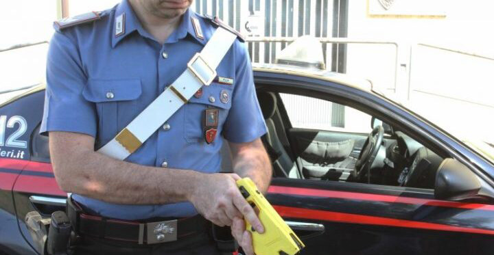 Olbia, soggetto violento muore di attacco cardiaco dopo essere stato colpito col taser. Supporto e tutela legale immediata offerta dal SIC ai Colleghi coinvolti