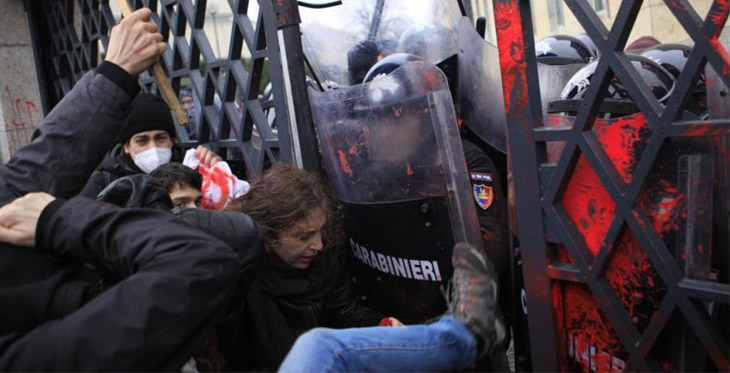 Violenza nelle piazze, bollettino da guerra. Lo Stato premi chi ha lavorato per garantire il diritto a manifestare