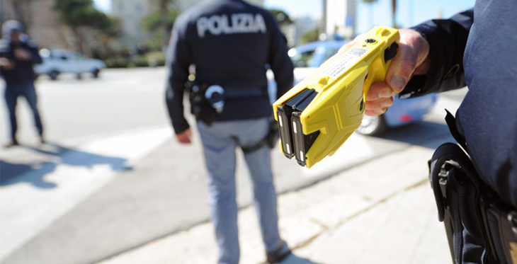 Reggio Emilia, fermato con il taser dalla Polizia muore in ospedale